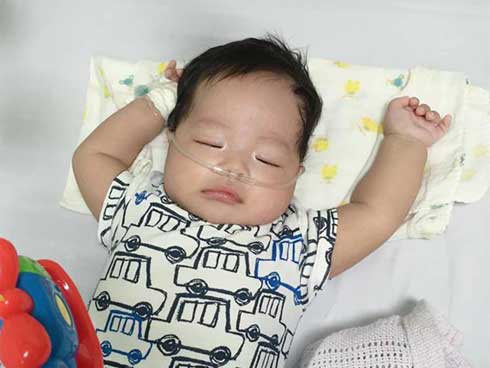 Nữ sinh 15 tuổi đột nhiên bị mù mắt sau chuyến du lịch-4