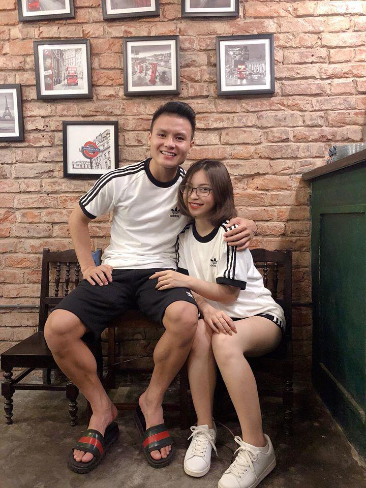 Bóc giá loạt hàng hiệu chất như núi của hai cô bạn gái cầu thủ Duy Mạnh, Quang Hải: Ai mạnh hơn?-1