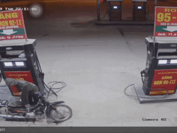 Gia cảnh đặc biệt của nam thanh niên dùng bật lửa soi xăng-1