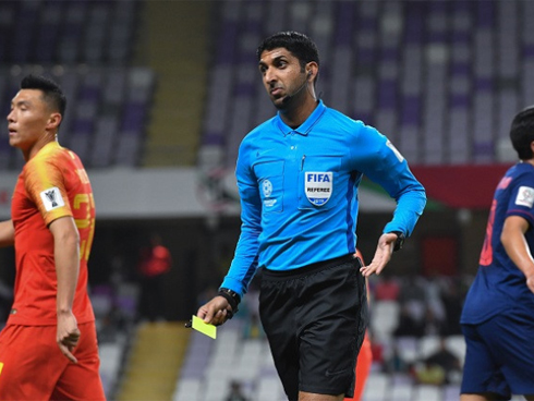 Xúc động hình ảnh phóng viên Iraq bật khóc khi đội nhà thua trận nhưng vẫn nén đau làm nhiệm vụ tại Asian Cup-4