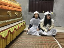 Tai nạn 8 người chết ở Hải Dương: “Nhìn vợ tài xế rất đáng thương, tội nghiệp” Tai nạn 8 người chết ở Hải Dương: “Nhìn vợ tài xế rất đáng thương, tội nghiệp”
