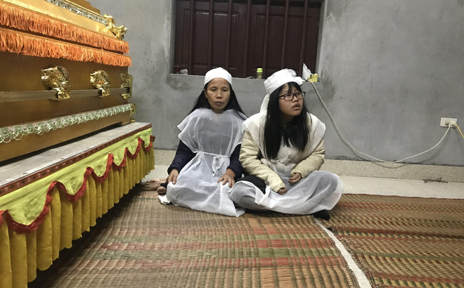 Tai nạn 8 người chết ở Hải Dương: Nhìn vợ tài xế rất đáng thương, tội nghiệp”-1