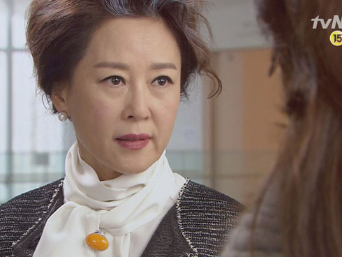 Bị chồng ý kiến khi biếu mẹ đẻ nhiều tiền tiêu Tết hơn mẹ chồng, tôi nói ngay điều này khiến anh phải im lặng-3