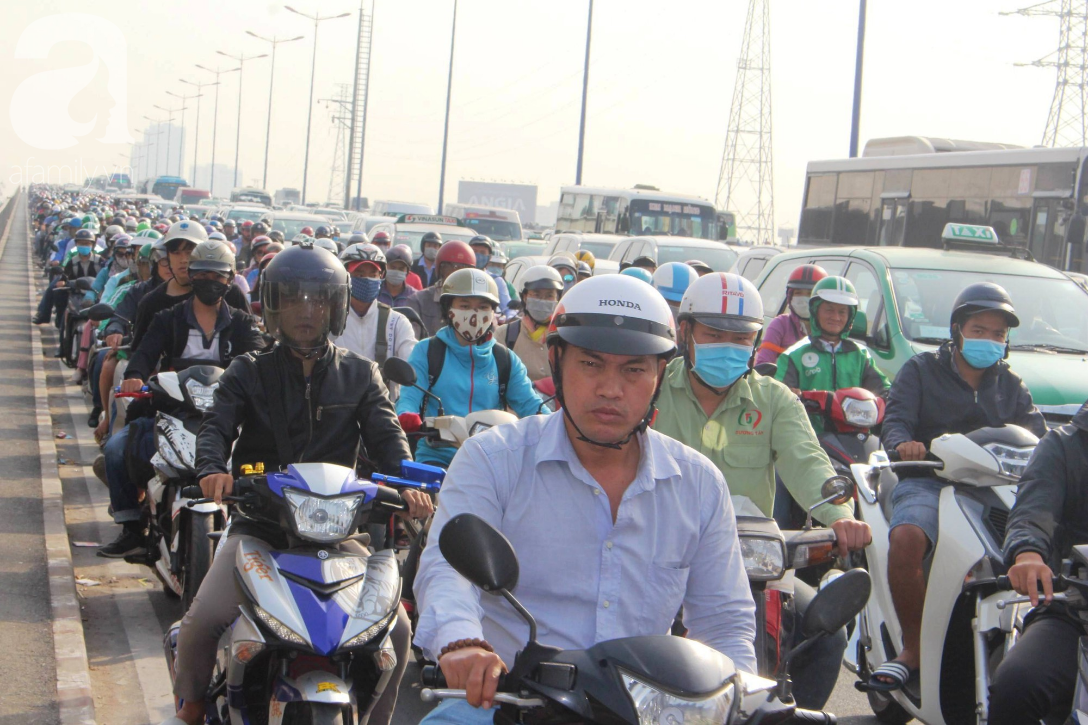 Kẹt xe kinh hoàng từ sáng đến trưa tại cầu Sài Gòn, người dân khốn khổ đi làm trước Tết-4
