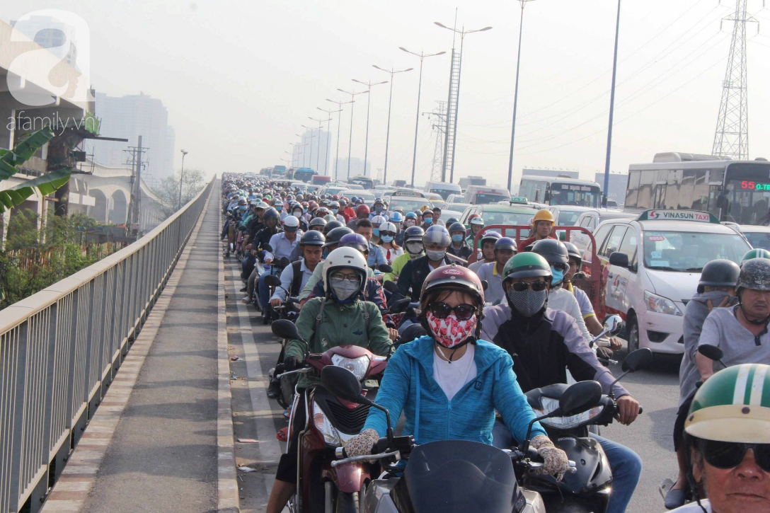 Kẹt xe kinh hoàng từ sáng đến trưa tại cầu Sài Gòn, người dân khốn khổ đi làm trước Tết-8