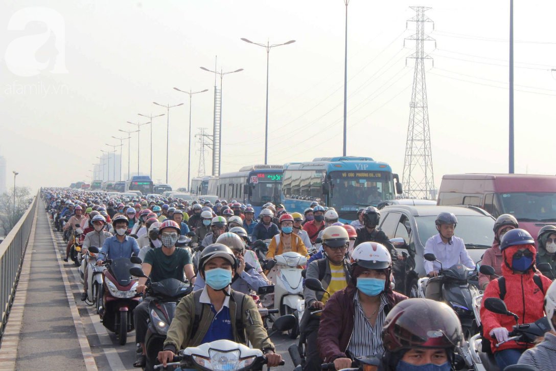 Kẹt xe kinh hoàng từ sáng đến trưa tại cầu Sài Gòn, người dân khốn khổ đi làm trước Tết-9