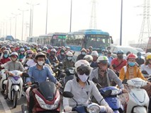 Kẹt xe kinh hoàng từ sáng đến trưa tại cầu Sài Gòn, người dân khốn khổ đi làm trước Tết Kẹt xe kinh hoàng từ sáng đến trưa tại cầu Sài Gòn, người dân khốn khổ đi làm trước Tết