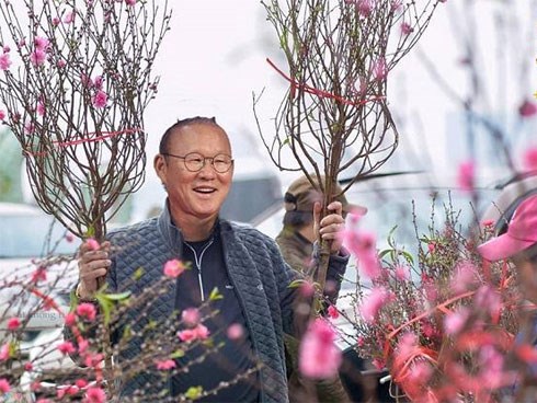 Lo đội tuyển VN 'phải' thi đấu không kịp về sắm Tết, người hâm mộ hài hước làm điều này