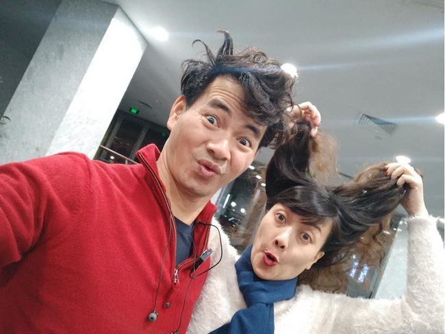 Xuân Bắc khoe ảnh đầu bù tóc rối cùng Vân Dung khi tập Táo Quân nhưng netizen lại rưng rưng xúc động-1