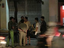 Chồng bị cắt cổ trong nhà, vợ hoảng loạn kêu cứu Chồng bị cắt cổ trong nhà, vợ hoảng loạn kêu cứu