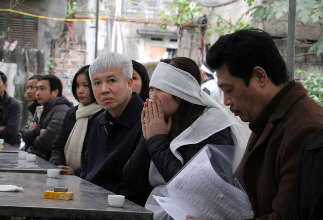 Nỗi đau tột cùng và tiếng khóc xé lòng của người dân quê nơi đại tang tiễn biệt-2