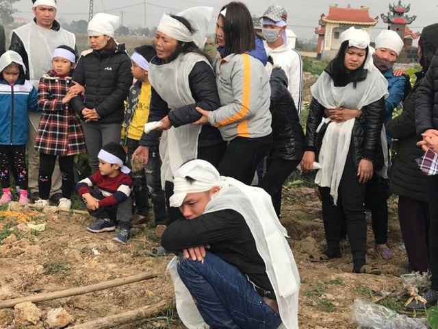 Nỗi đau tột cùng và tiếng khóc xé lòng của người dân quê nơi đại tang tiễn biệt-5