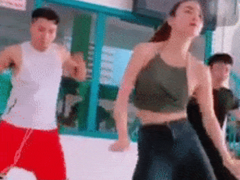 Chỉ 15s tập vũ đạo, Minh Hằng khiến fan 'đứng ngồi không yên' vì vóc dáng cực phẩm