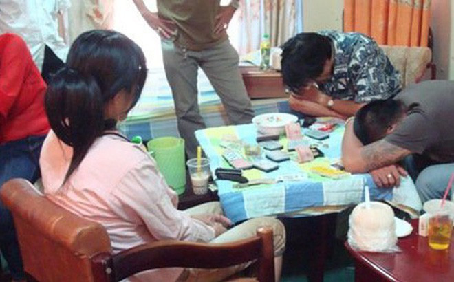 Hai vợ chồng giao ma túy cho con trai sinh năm 2000 mang đi bán cho người nghiện-1