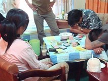 Hai vợ chồng giao ma túy cho con trai sinh năm 2000 mang đi bán cho người nghiện Hai vợ chồng giao ma túy cho con trai sinh năm 2000 mang đi bán cho người nghiện
