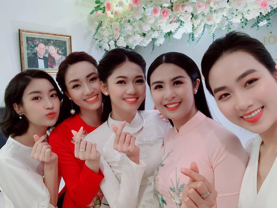 Những hội bạn thân nức tiếng Vbiz: Người bền bỉ bên nhau, kẻ chị chị em em rồi lôi nhau ra đấu tố-7