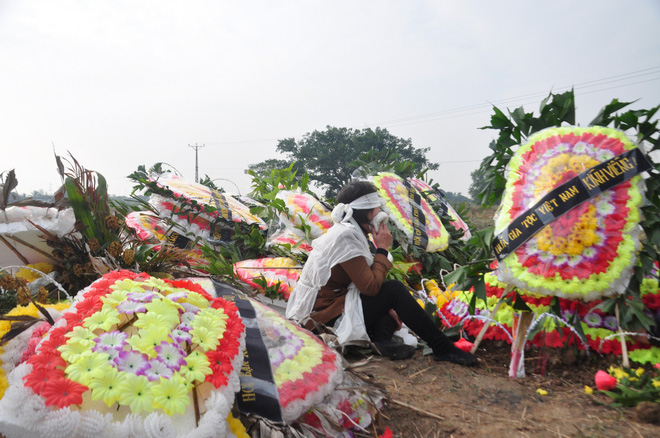 Vụ 8 cán bộ xã tử vong: Đắp mộ người này chưa xong phải chạy tắt đồng đưa người khác-2