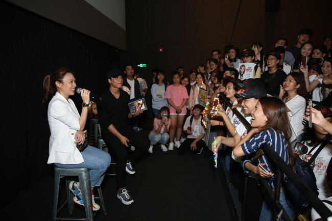 Hình ảnh đời thường đáng yêu của Mỹ Tâm: Đội nón lá bận rộn đi từ thiện-12