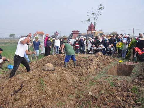 Vụ 8 cán bộ xã bị tông chết: Lối xuống của cầu vượt là kiểu mở lối để người đi bộ gặp tử thần-3