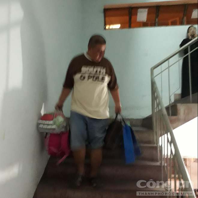 Chung cư ở trung tâm Sài Gòn nghiêng nghiêm trọng, khẩp cấp di dời dân trong đêm-9