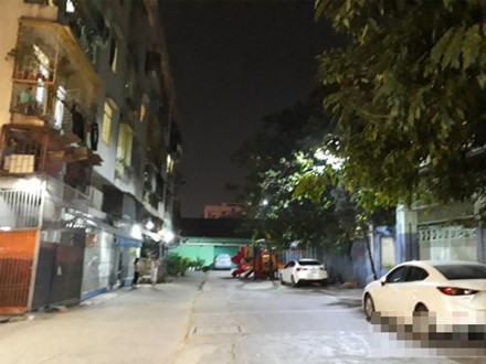 Chung cư ở trung tâm Sài Gòn nghiêng nghiêm trọng, khẩp cấp di dời dân trong đêm