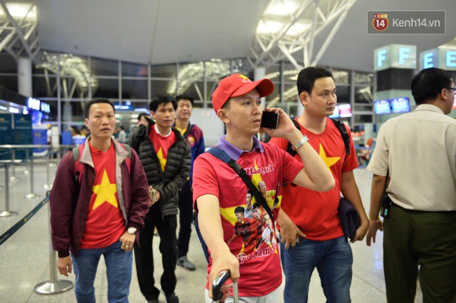 Hàng trăm CĐV từ Hà Nội - Hồ Chí Minh hội quân sang cổ vũ ĐT Việt Nam trong trận tứ kết Asian Cup 2019-2
