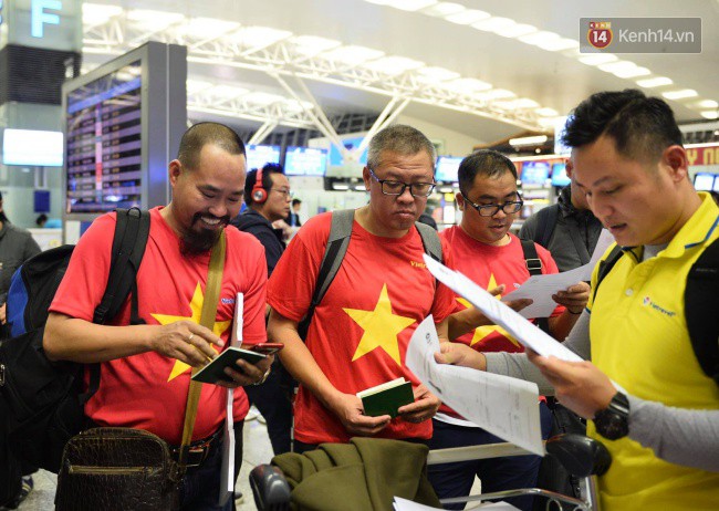 Hàng trăm CĐV từ Hà Nội - Hồ Chí Minh hội quân sang cổ vũ ĐT Việt Nam trong trận tứ kết Asian Cup 2019-3