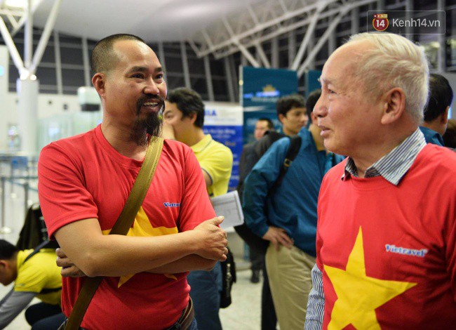 Hàng trăm CĐV từ Hà Nội - Hồ Chí Minh hội quân sang cổ vũ ĐT Việt Nam trong trận tứ kết Asian Cup 2019-4
