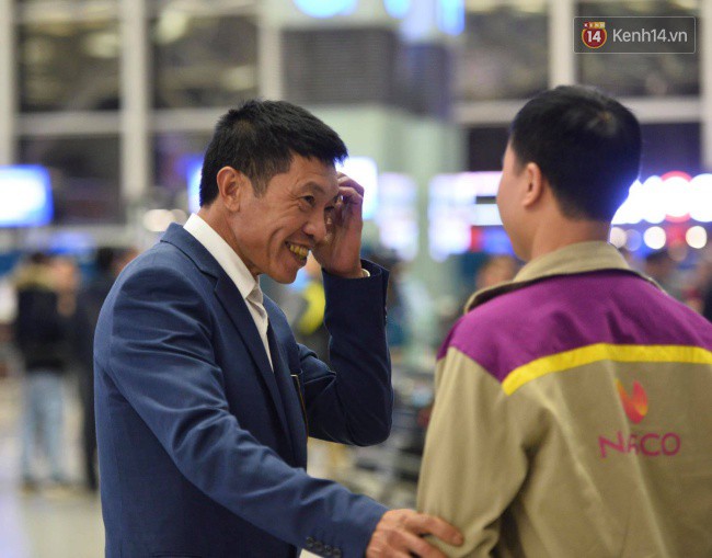 Bố mẹ Văn Hậu, Tiến Dũng và anh trai Quang Hải sang Dubai cổ vũ cho ĐT Việt Nam trong trận tứ kết Asian Cup gặp Nhật Bản-3
