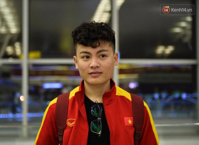 Bố mẹ Văn Hậu, Tiến Dũng và anh trai Quang Hải sang Dubai cổ vũ cho ĐT Việt Nam trong trận tứ kết Asian Cup gặp Nhật Bản-7