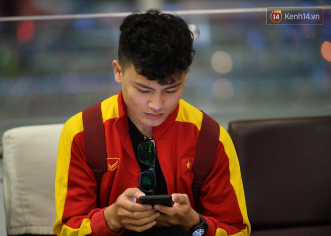 Bố mẹ Văn Hậu, Tiến Dũng và anh trai Quang Hải sang Dubai cổ vũ cho ĐT Việt Nam trong trận tứ kết Asian Cup gặp Nhật Bản-8