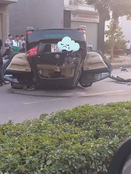 Clip: Drift tông trúng lề, ô tô lật ngược kinh hoàng như phim hành động-2