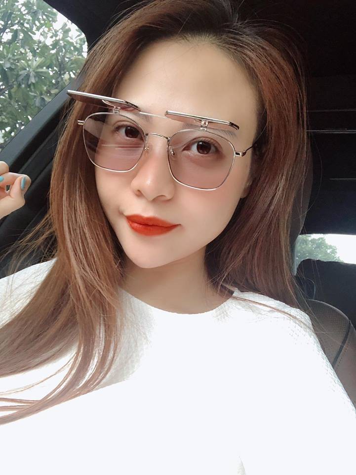 Kín tiếng là thế nhưng hôn thê của Cường Đô La cũng là tay chơi hàng hiệu, mix đồ cao tay chẳng kém cạnh ai-25