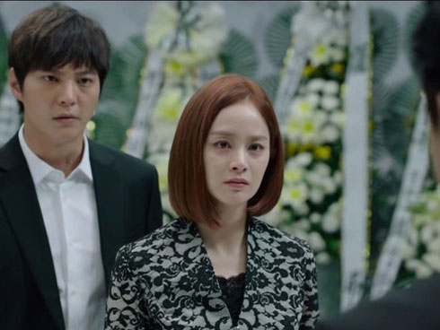 Đi nối mi gặp ngay bồ nhí của chồng đang hỏi cách để thay vị trí của mình, tôi bật dậy nói một câu khiến ả tái mặt-2