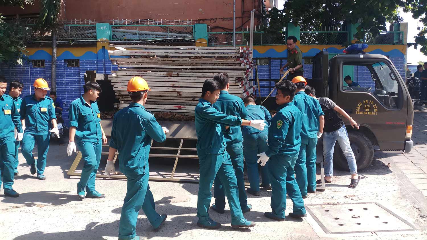 Chung cư nghiêng 45 cm ở TP.HCM: Tôi mua căn hộ này với giá 100 cây vàng, vậy mà...-3