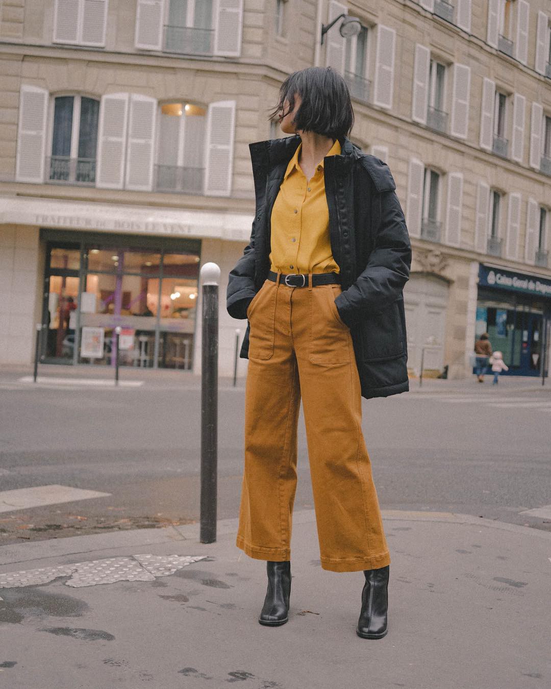 Diện áo khoác tối màu, các nàng có thể bị chê dừ” và cứng nhắc nhưng áp dụng 3 tips sau thì khỏi cần lo-5