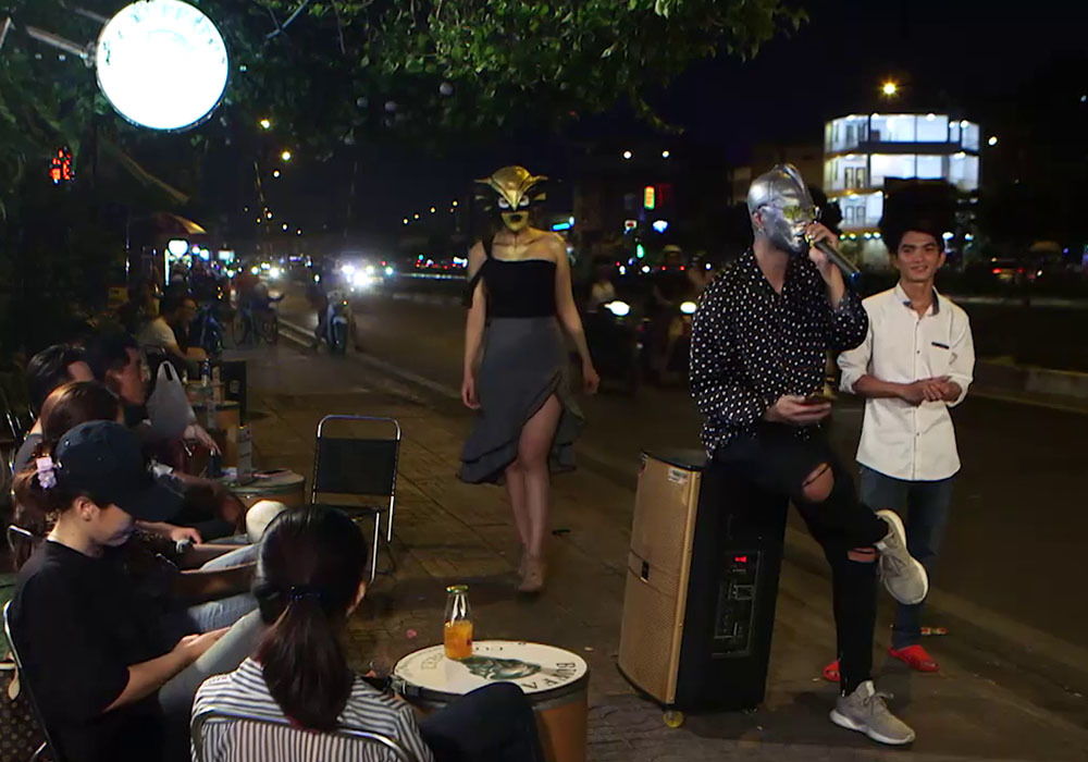 Người đẹp Hoa hậu Biển đứng hình vì được tặng đồ lót trong cuộc hẹn đầu tiên-2