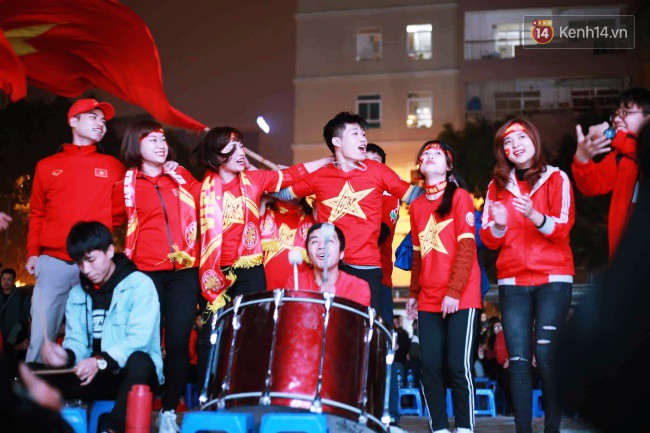 Tứ kết Việt Nam - Nhật Bản: CĐV tiếc nuối khi tuyển Việt Nam phải rời Asian Cup 2019-51