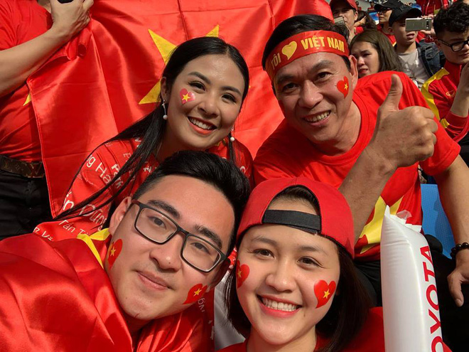 Không khí trận Việt Nam - Nhật Bản tại Dubai: Hoa hậu Ngọc Hân, MC Phan Anh gây chú ý-8