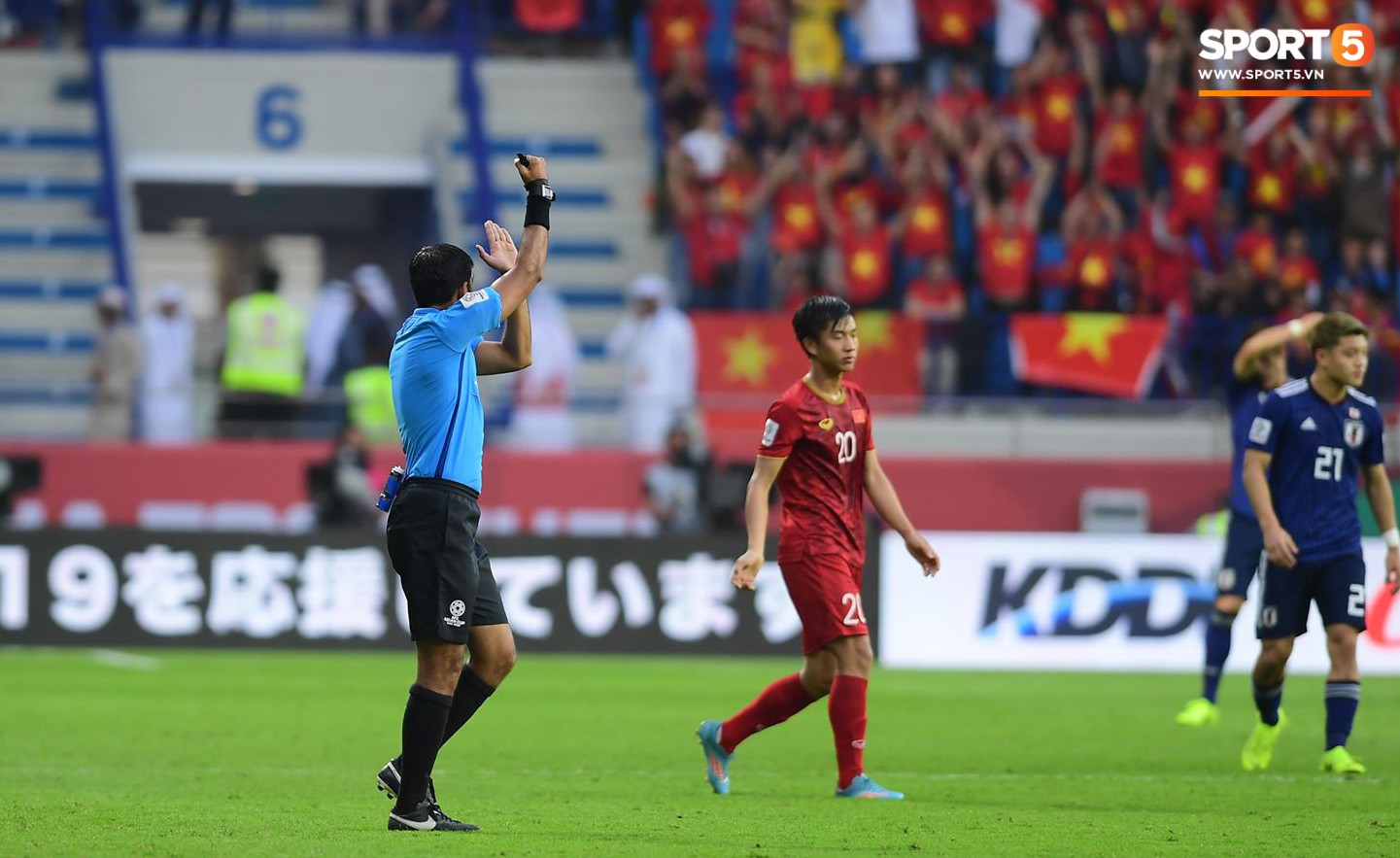Sự kiện lịch sử ở Asian Cup: Pha ghi bàn đầu tiên không được công nhận vì sự can thiệp của VAR-3