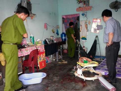 Phát hiện hai mẹ con cô giáo tử vong trong nhà với nhiều vết thương trên người-2