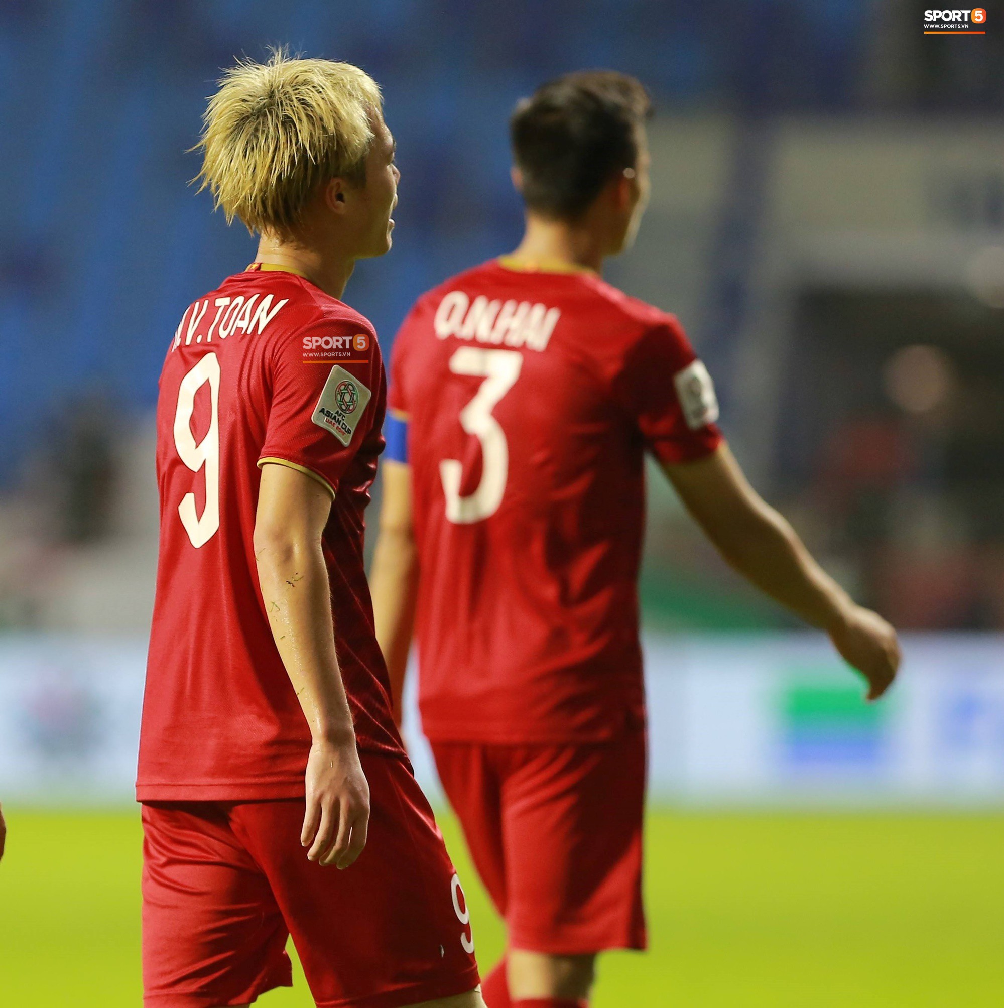 Văn Toàn đổ gục sau trận thua, ai nhìn hình ảnh này cũng muốn vào sân kéo cậu ấy đứng dậy-10