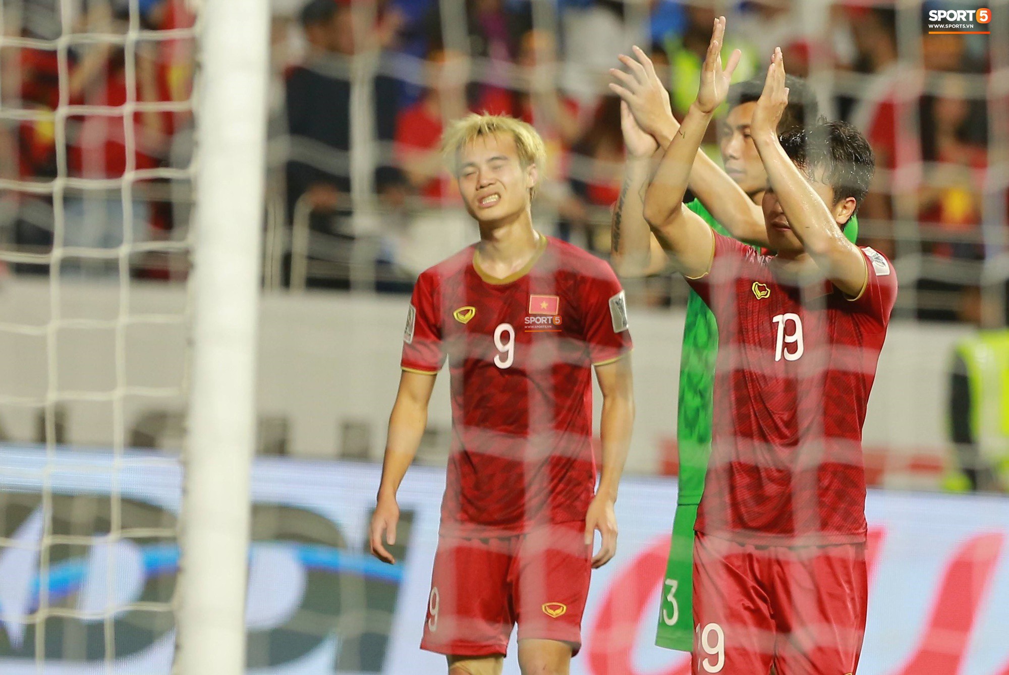 Văn Toàn đổ gục sau trận thua, ai nhìn hình ảnh này cũng muốn vào sân kéo cậu ấy đứng dậy-7