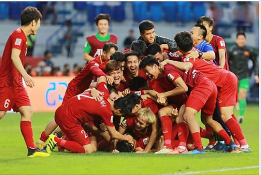 Xuân Bắc nể tinh thần quả cảm, MC Quang Minh bật khóc trước tinh thần chiến đấu của tuyển VN-1