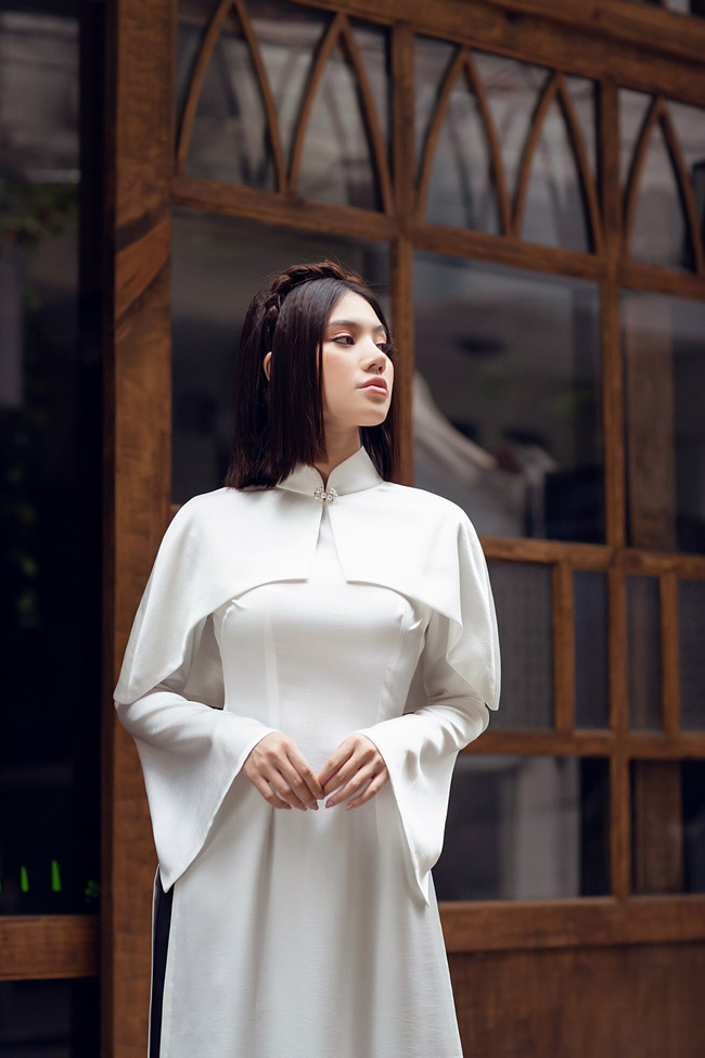 Sau ồn ào với hội bạn thân, Jolie Nguyễn tung bộ ảnh diện áo dài đón Tết cực dịu dàng-3
