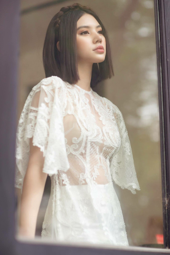 Sau ồn ào với hội bạn thân, Jolie Nguyễn tung bộ ảnh diện áo dài đón Tết cực dịu dàng-7