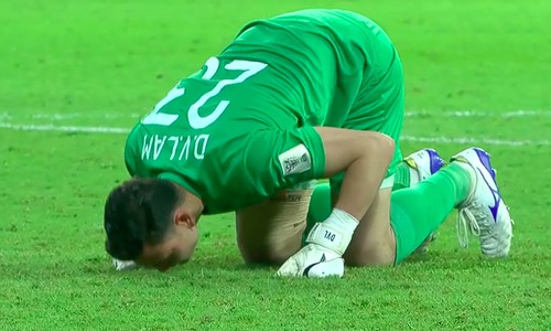 Gác lại tiếc nuối, người hâm mộ xúc động bởi những hành động này của tuyển Việt Nam-3