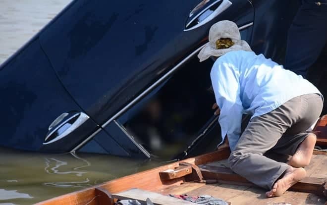 Lao ô tô xuống sông Hoài: Lặng người cảnh vớt thi thể bé trai 6 tuổi-4