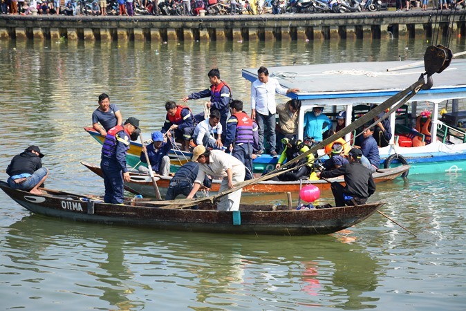 Lao ô tô xuống sông Hoài: Lời kể của bé gái 14 tuổi thoát chết-2