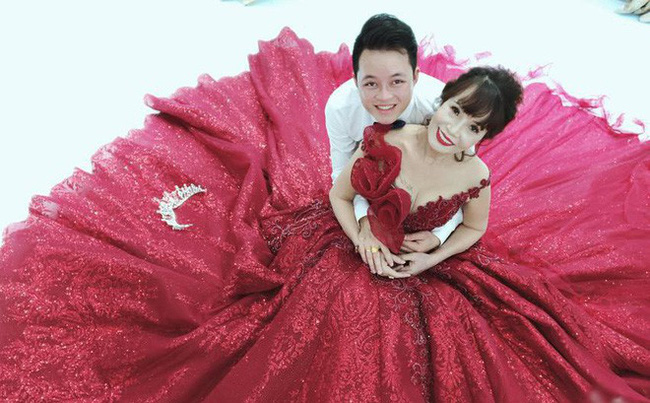 Bức xúc tố bạn thân cướp nick, cô dâu 62 tuổi thừa nhận lừa dối mọi người để câu view bán hàng online?-4